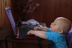 kid, notebook, computer-1520705.jpg